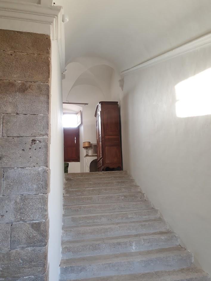 ETS Barile renovation cage d'escalier commode